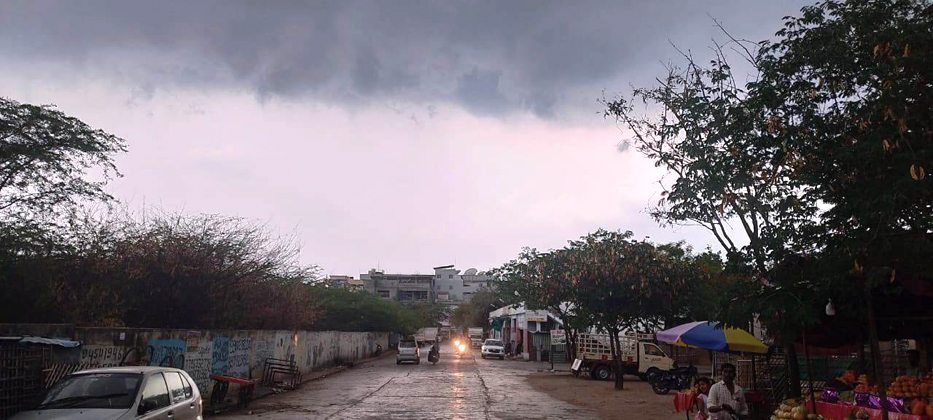 ಸಿಂಧನೂರು: ಮೋಡ ಕವಿದ ವಾತಾವರಣ, ಮಧ್ಯಾಹ್ನವೇ ಸಂಜೆಯ ಅನುಭವ 1 Namma Sindhanuru Click For Breaking & Local News