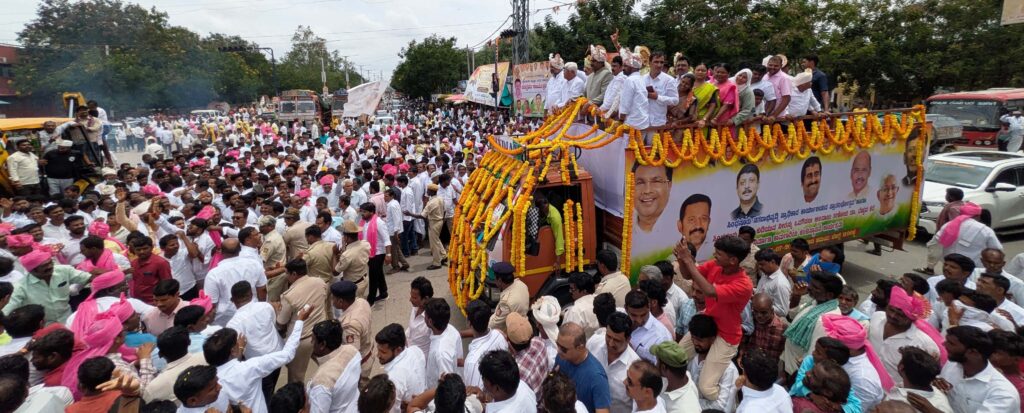 ಸಿಂಧನೂರು: ಸುಡಾ ಅಧ್ಯಕ್ಷರಾಗಿ ಬಾಬುಗೌಡ ಬಾದರ್ಲಿ ಪದಗ್ರಹಣ, ಬೃಹತ್ ಮೆರವಣಿಗೆ 2 Namma Sindhanuru Click For Breaking & Local News