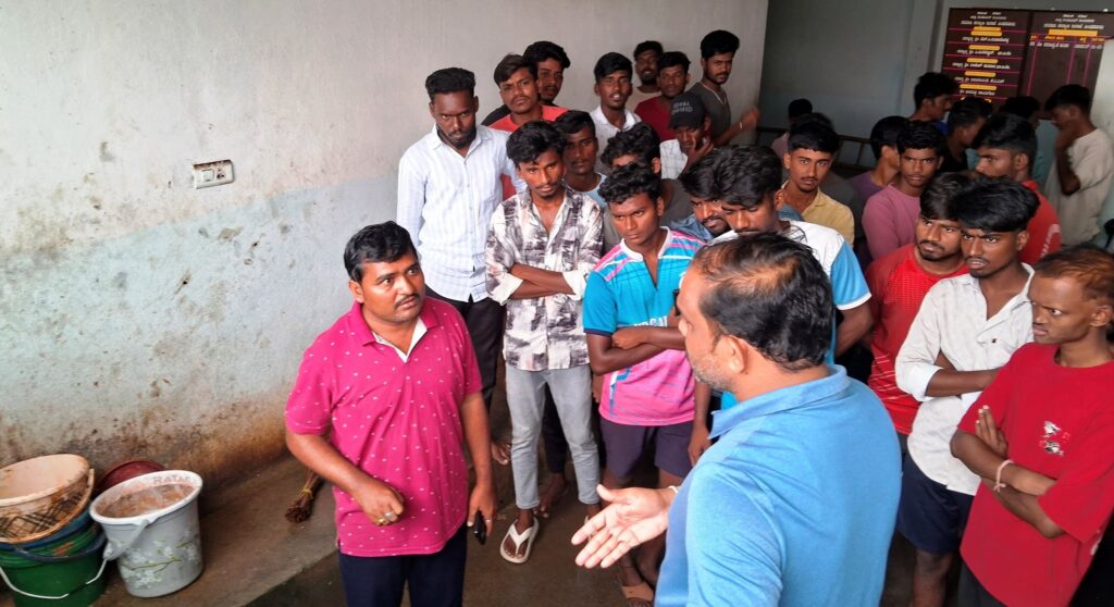 ಸಿಂಧನೂರು: ಅಂಬೇಡ್ಕರ್ ಹಾಸ್ಟೆಲ್ಗೆ ಎಮ್ಮೆಲ್ಸಿ ಬಸನಗೌಡ ಬಾದರ್ಲಿ ದಿಢೀರ್ ಭೇಟಿ, ಪರಿಶೀಲನೆ 1 Namma Sindhanuru Click For Breaking & Local News