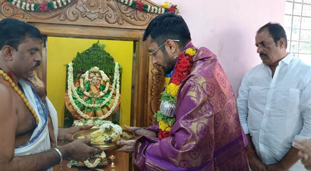 ಸಿಂಧನೂರು: ಸಿದ್ಧಪರ್ವತ ಅಂಬಾದೇವಿ ದೇವಸ್ಥಾನಕ್ಕೆ ಡಿಸಿ ಭೇಟಿ 2 Namma Sindhanuru Click For Breaking & Local News