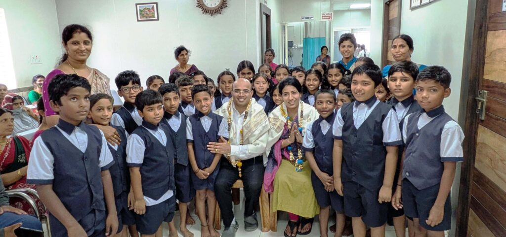 ಸಿಂಧನೂರು: ವೈದ್ಯರಿಗೆ ಥ್ಯಾಂಕ್ಸ್ ಹೇಳಿದ ಪುಟಾಣಿಗಳು… 1 Namma Sindhanuru Click For Breaking & Local News