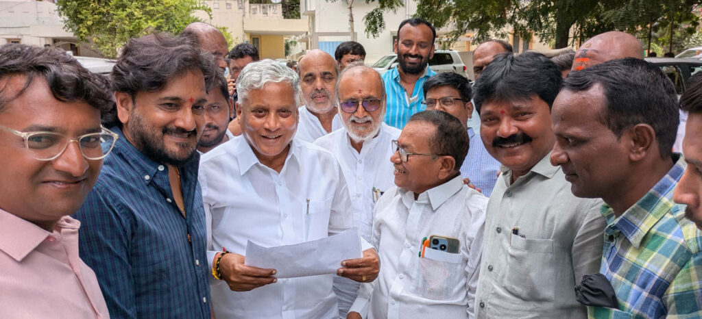ಸಿಂಧನೂರು: ಬೆಂಗಳೂರು-ಹುಬ್ಬಳ್ಳಿ ಎಕ್ಸ್ಪ್ರೆಸ್ ರೈಲು ಸೇವೆ ಸಿಂಧನೂರಿಗೆ ವಿಸ್ತರಣೆ, ಕೇಂದ್ರ ಸಚಿವ ವಿ.ಸೋಮಣ್ಣ ಹಸಿರು ನಿಶಾನೆ 1 Namma Sindhanuru Click For Breaking & Local News