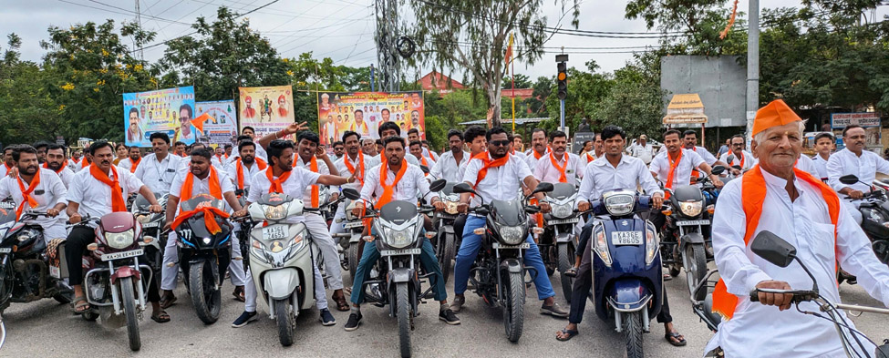 ಸಿಂಧನೂರು: ಸ್ವಾತಂತ್ರ್ಯ ಸೇನಾನಿ ಕಿತ್ತೂರ ರಾಣಿ ಚನ್ನಮ್ಮ ಪುತ್ಥಳಿಗೆ ಬಿಜೆಪಿ ರಾಜ್ಯಾಧ್ಯಕ್ಷ ಬಿ.ವೈ.ವಿಜಯೇಂದ್ರರಿಂದ ಗೌರವ ಸಲ್ಲಿಕೆ 2 Namma Sindhanuru Click For Breaking & Local News