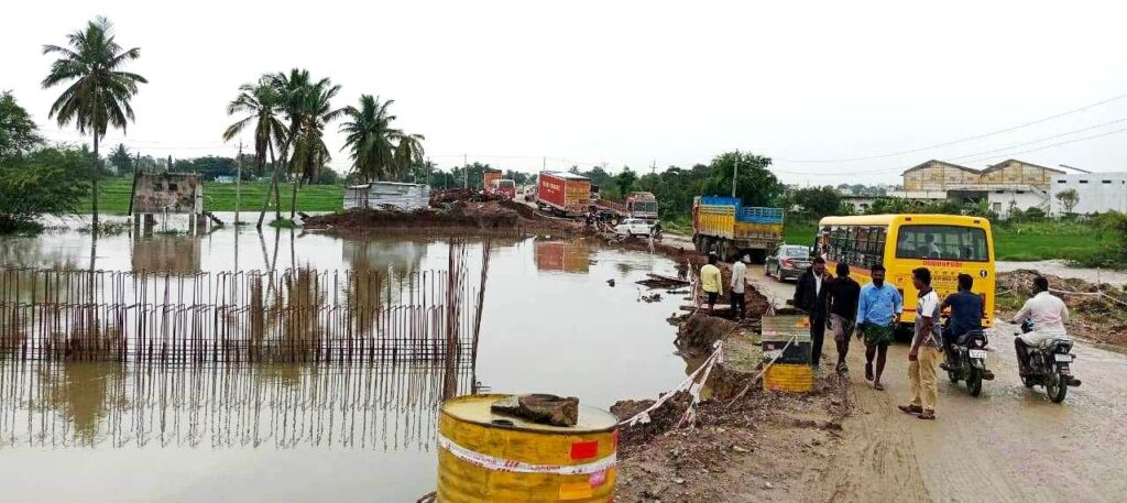 ಸಿಂಧನೂರು-ಮಸ್ಕಿ ಹೆದ್ದಾರಿ: ಕಲ್ಲೂರು ಬಳಿ ತಾತ್ಕಾಲಿಕ ಸೇತುವೆ ಕೊಚ್ಚಿ ಹೋಗುವ ಭೀತಿ ? 1 Namma Sindhanuru Click For Breaking & Local News