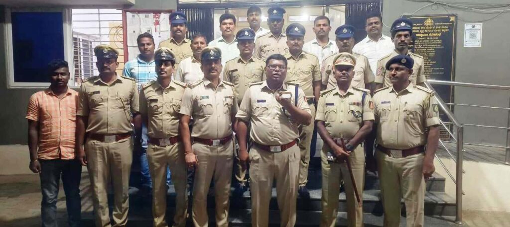 ಸಿಂಧನೂರು: ಬಳಗಾನೂರು ಪೊಲೀಸರ ಕಾರ್ಯಾಚರಣೆ, ಇಬ್ಬರು ಆರೋಪಿಗಳ ಬಂಧನ, ರೂ. 20.74 ಲಕ್ಷ ಮೌಲ್ಯದ ಗಾಂಜಾ ಜಪ್ತಿ 1 Namma Sindhanuru Click For Breaking & Local News